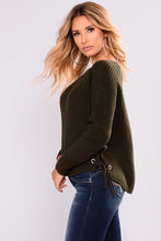 Load image into Gallery viewer, green_sweater